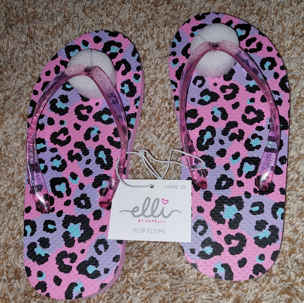 Pink Leopard Print Flip Flops Girls size Large 1/2 BRAND NEW